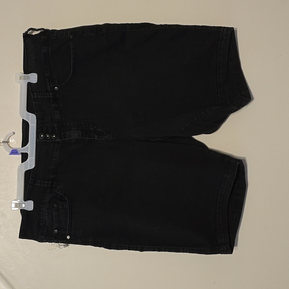 Bermuda Jegging Shorts